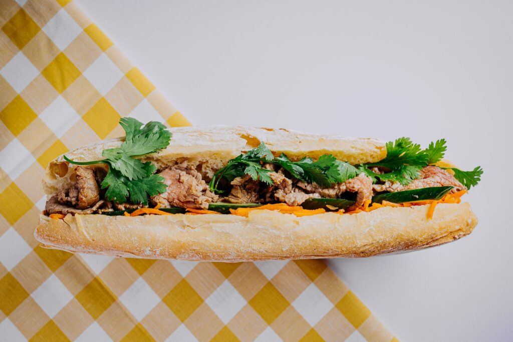 Bánh mì au porc grillé à la citronnelle, Toulouse
