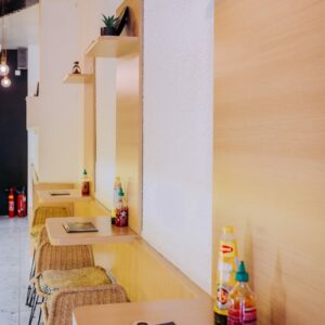 Table dressée au restaurant vietnamien Bánh Mì à Toulouse